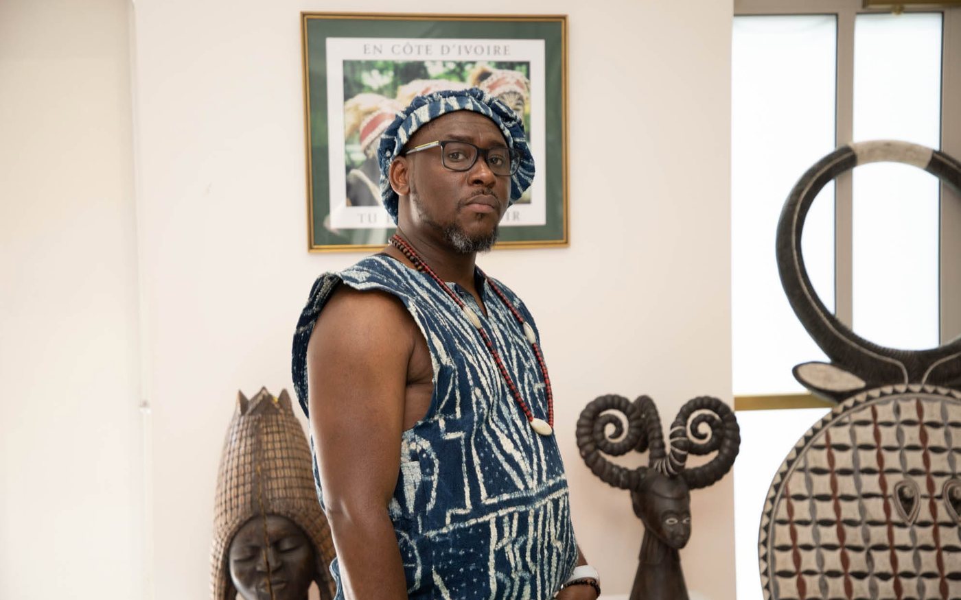A guest in traditional attire at the Journée du Jeune Africain